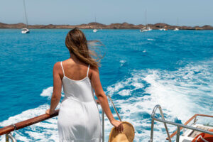 Read more about the article The Ultimate Guide to Catamaran Charters in the Cyclades